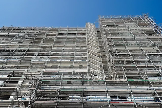 Large-scale commercial scaffolding system installed on a multi-story building in Stockton